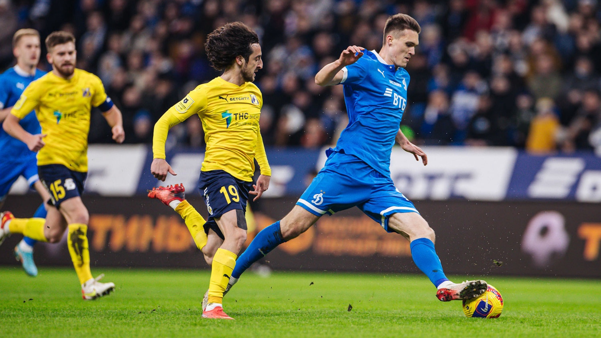 Вячеслав Грулев свой игрой в "Пари НН" пока не впечатляет, но сегодня все может измниться. Фото из Яндекс-картинки.