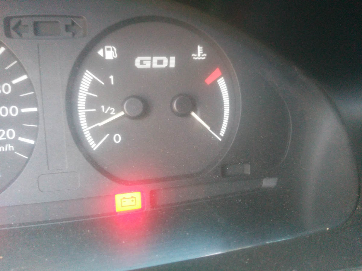 Горит лампа заряда , на тестере заряд есть https://rutube.ru/video/d2592f1c2395e735d7f5c465cfd67a13/