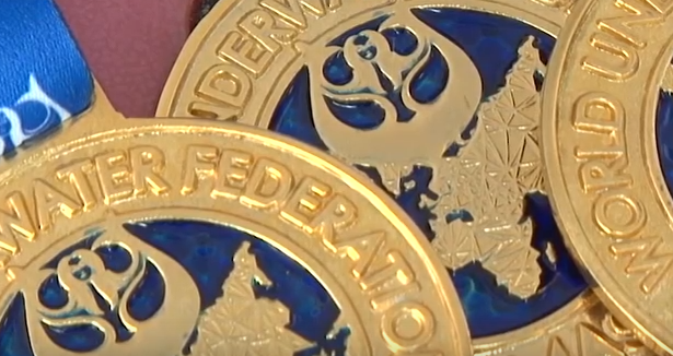     Юный пловец из Канска завоевал три золотых медали на Первенстве мира