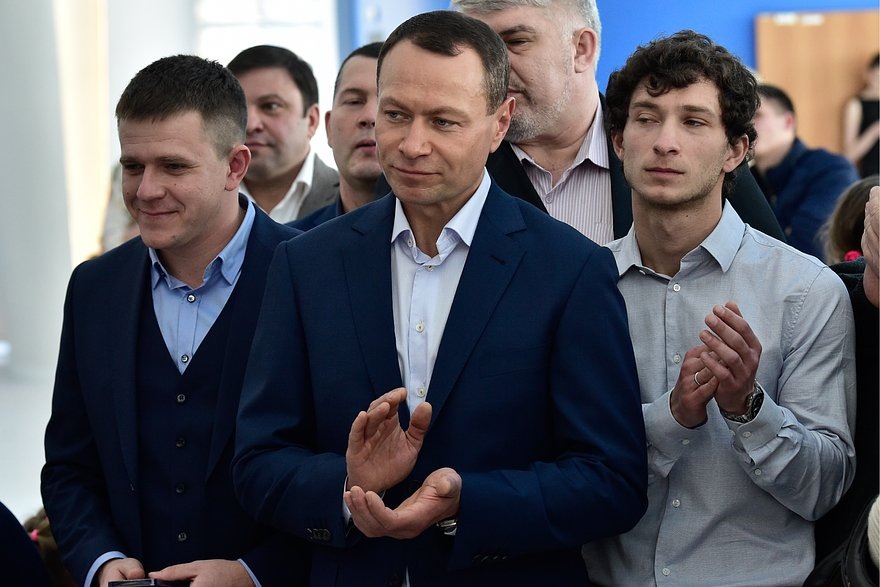    Владимир Николаев (в центре). Фото: Юрий Смитюк / ТАСС