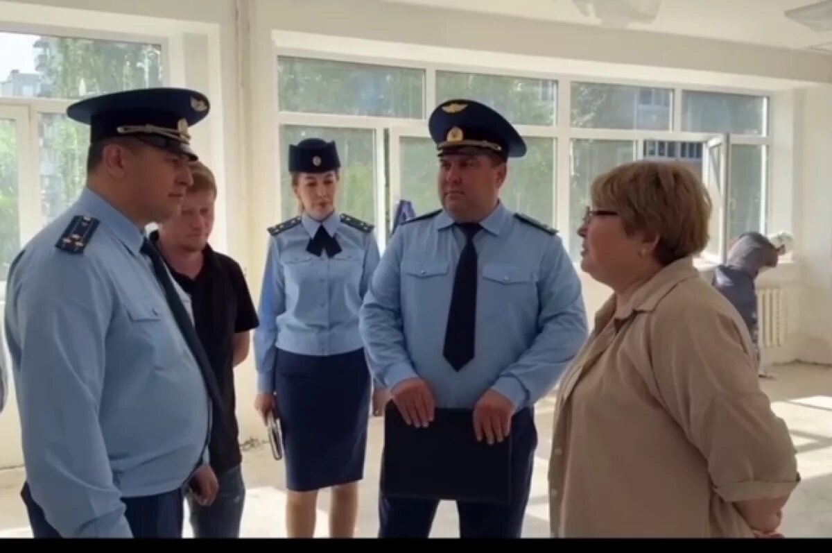    Прокуроры нагрянули в школу №18 Уфы, у которой горят сроки капремонта