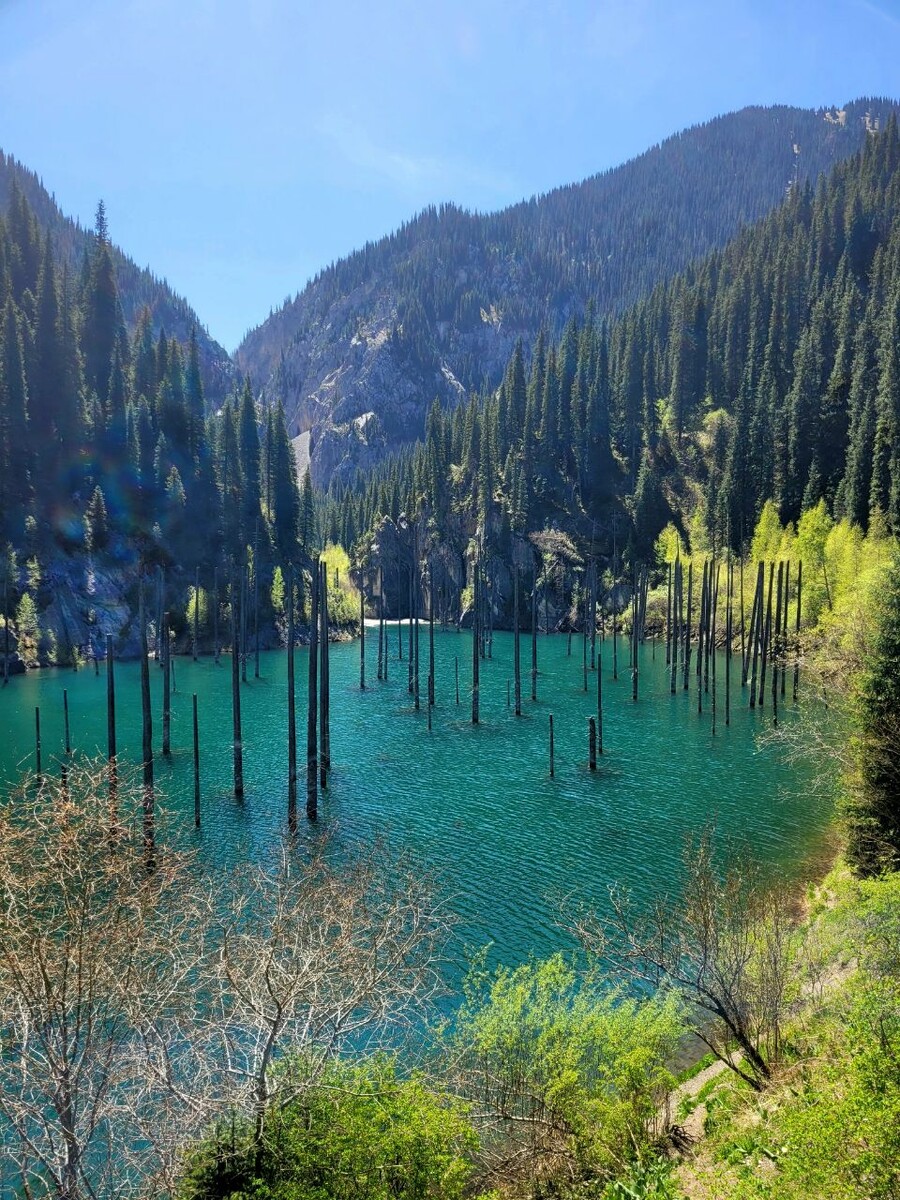 Очень хотелось увидеть необычное озеро Каинды