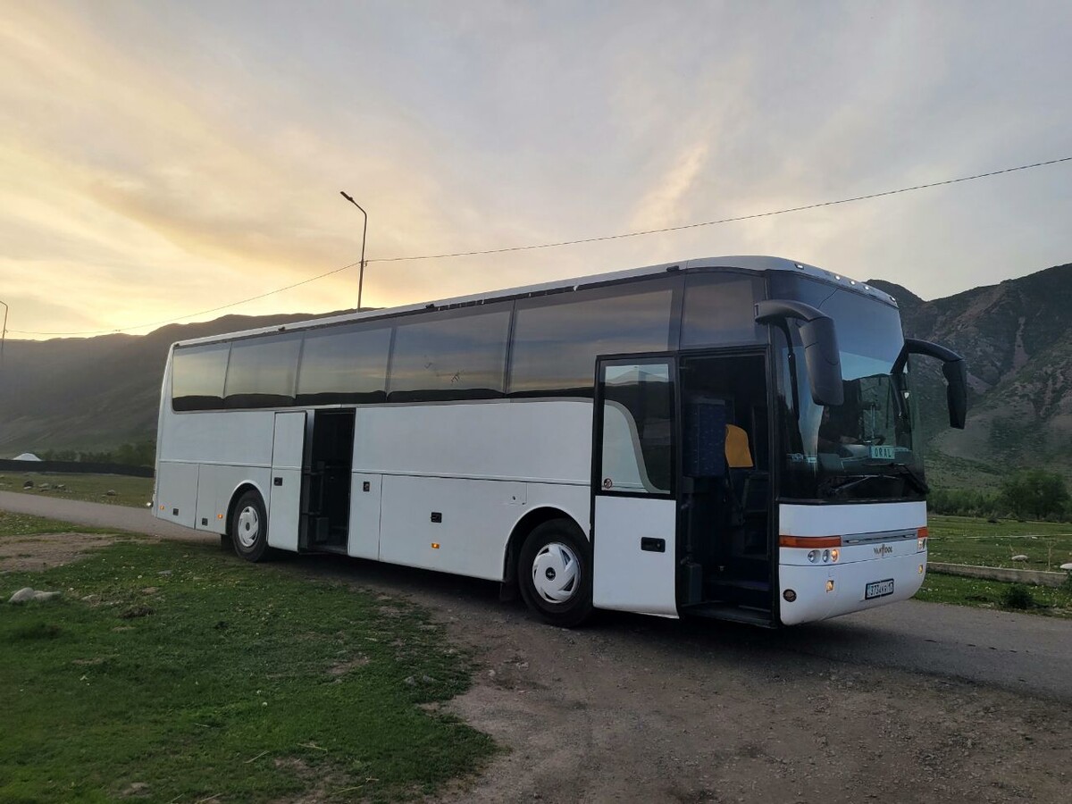 Экскурсия проходила в таком автобусе 