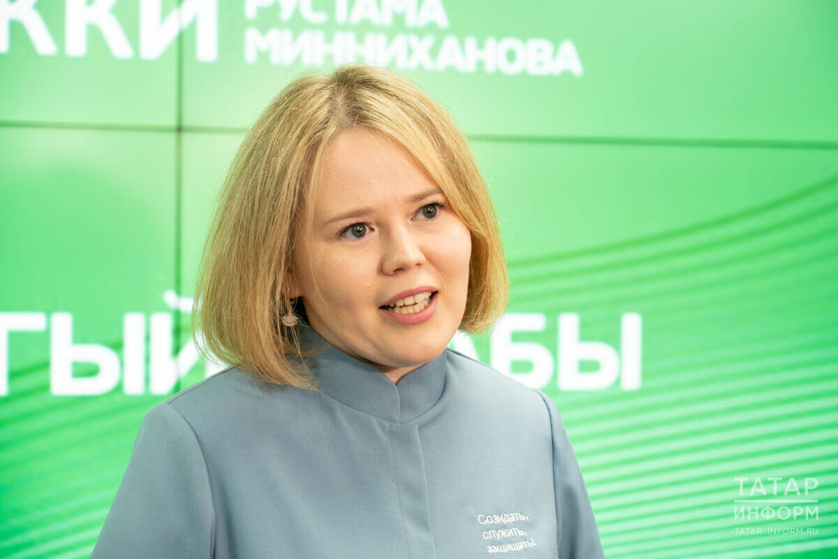 Яна Сирюкова: «Мы уже ведем работу с предложениями, которые поступают в штаб. Здесь работают волонтеры, которые в ежедневном режиме с 8 утра до 18 часов готовы ответить на вопросы»Фото: © Салават Камалетдинов / «Татар-информ»