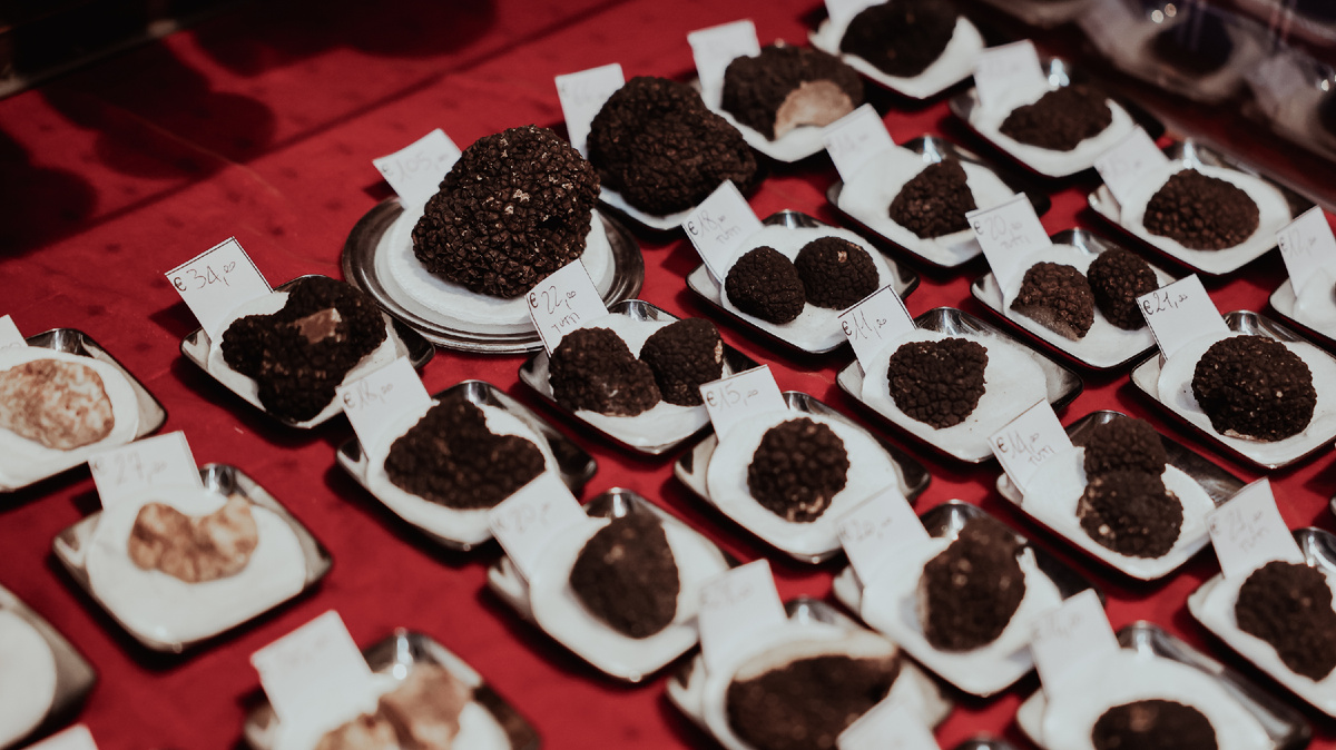Посетите итальянский фестиваль трюфелей, где подают изысканные блюда и местные деликатесы. Источник фото: shutterstock.com