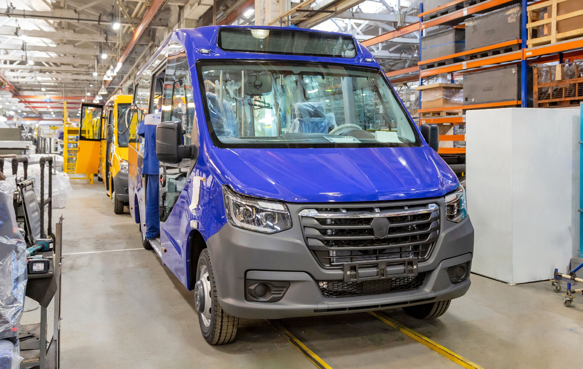 Идет сборка автобусов «Газель City»