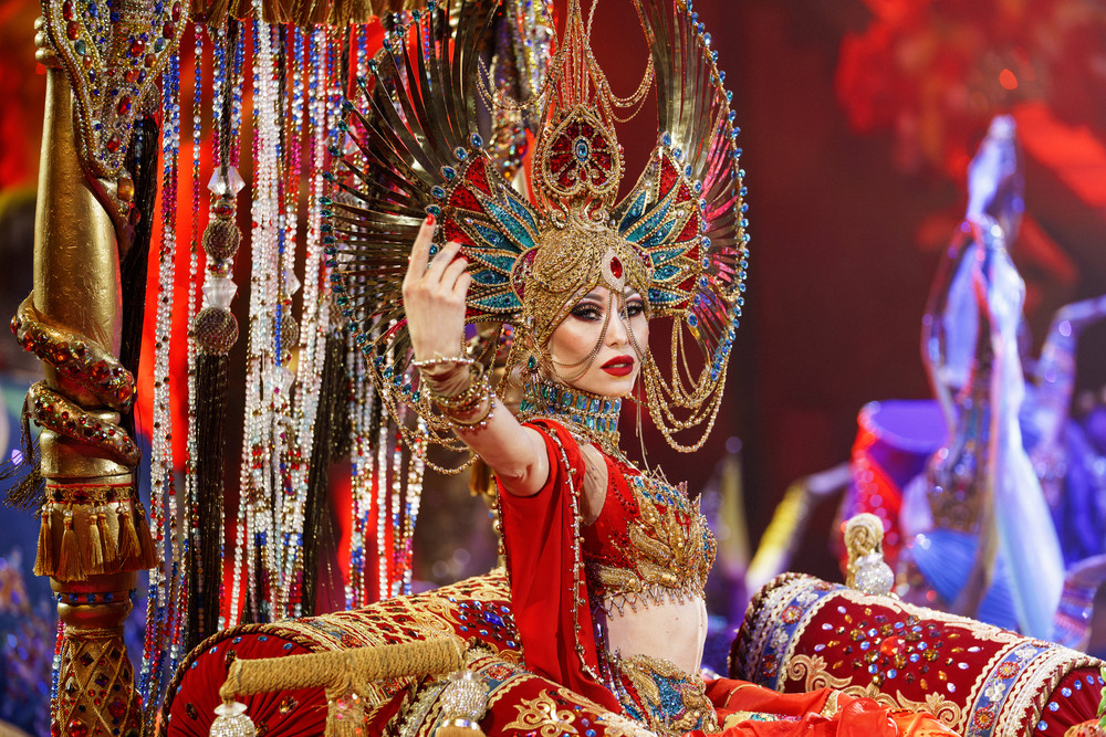 Ведущая артистка и художественный руководитель шоу Гии Эрадзе «Песчаная сказка», дрессировщица, воздушная гимнастка – Екатерина Запашная (2025г.)