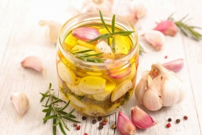    Анатолий Деренчук делится проверенным рецептом маринада, благодаря которому чеснок получается сочным и хрустящим.