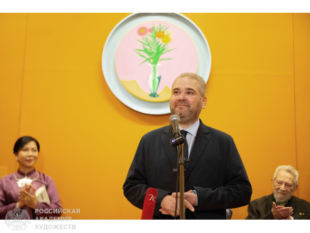 Заместитель министра культуры Российской Федерации Андрей Владимирович Малышев на официальном открытии выставки. Фото: Виктор Берёзкин, пресс-служба РАХ. 2025.