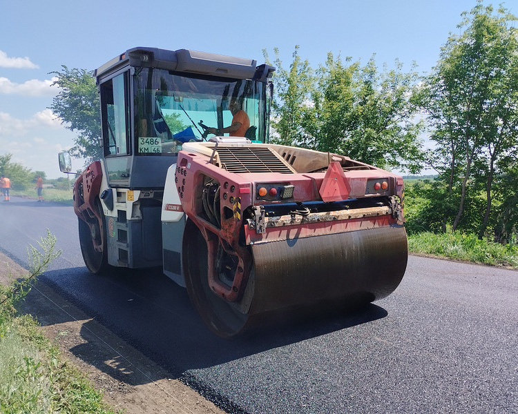     В Касторенском районе ремонтируют участок трассы "Курск-Борисоглебск-граница Липецкой области"