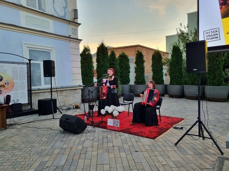     концерт проекта Taraxacum в Сквере Рязанова. фото: Музей Эльдара Рязанова