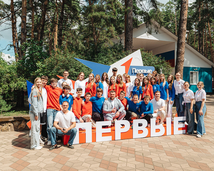    Евгений Лобов стал гостем профильной смены «Движения первых» в лагере «Орленок»