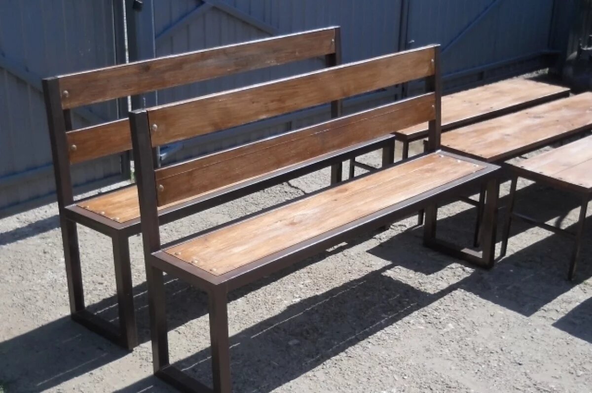    В ульяновской ИК-9 сделали лавочки для детского реабилитационного центра