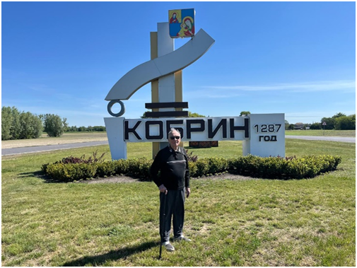 Автор публикации на въезде в Кобрин.