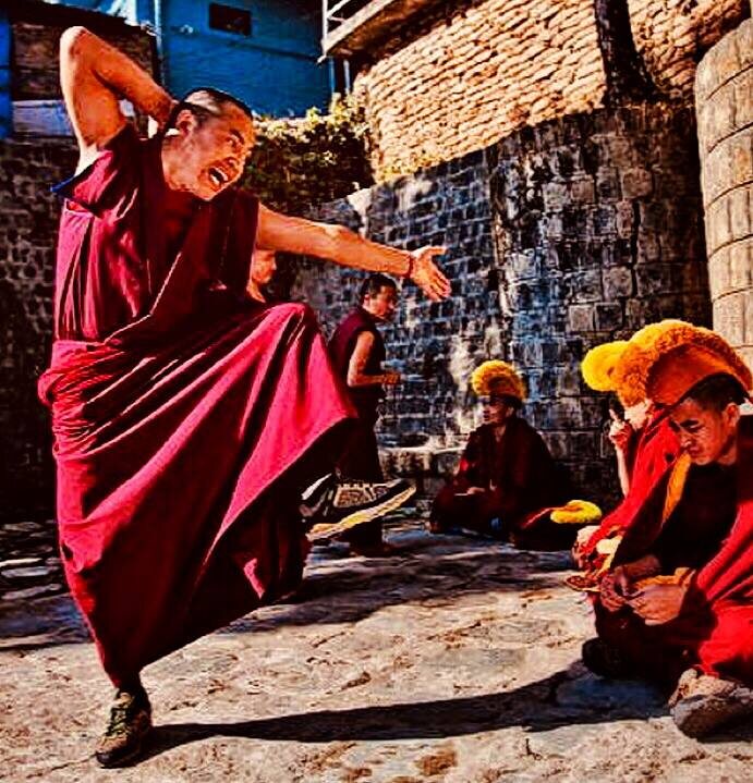 философские дебаты монахов в Тибете