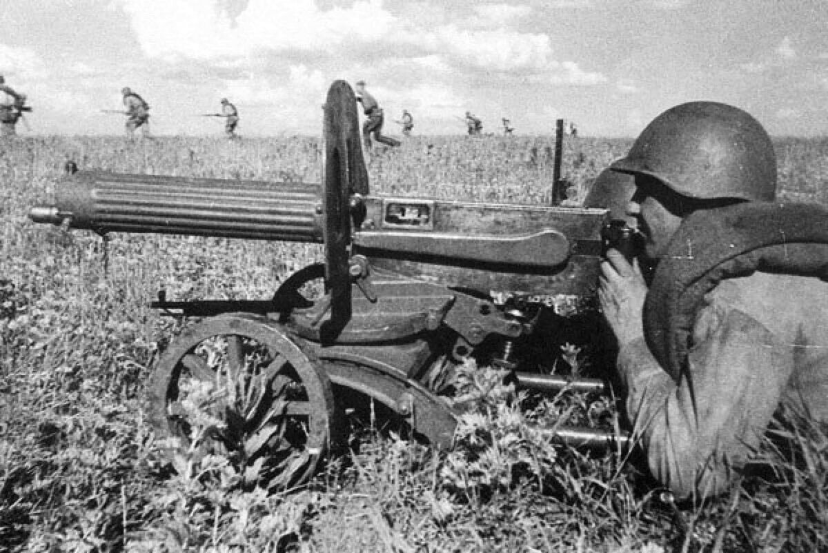 Расчет станкового пулемета «Максим», фотография приведена для иллюстрации