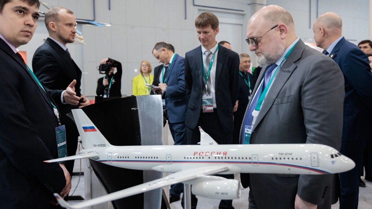Ту-214 нужен российским авиакомпаниям, но самолет все никак не могут сделать. Автор: Сергей Елагин. Источник: Бизнес Online/ТАСС