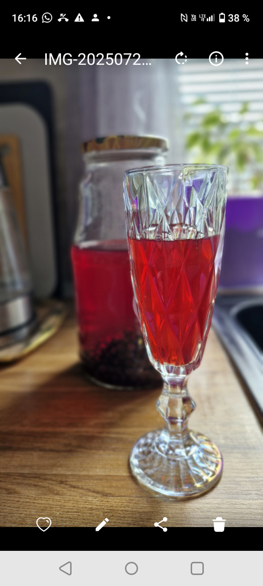 скриншот снимка, цвет черемухового компота