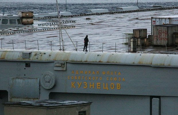    «Адмирал Кузнецов» в порту Мурманска. Фото: Павел Львов / РИА Новости