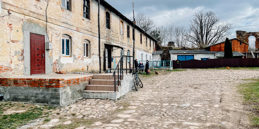 Как живут в замке 14 века в Калининградской области
