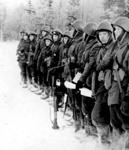 Занятия на курсах подготовки младших лейтенантов пограничных войск КГБ СССР