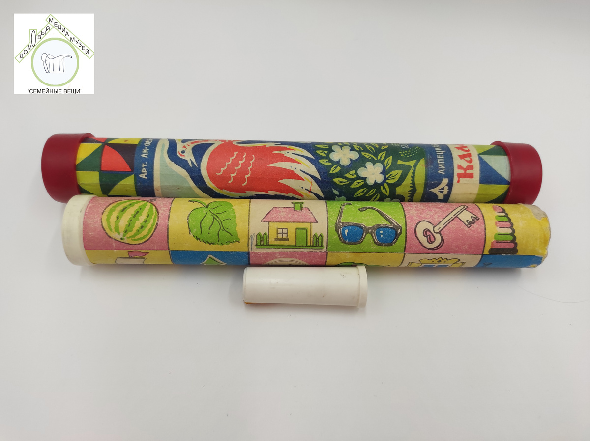 Калейдоскопы. Первый сверху Липецкой галантерейной фабрики 70-е гг. ХХ в. Автор дизайна неизвестен. Второй и третий калейдоскопы неизвестной фабрики