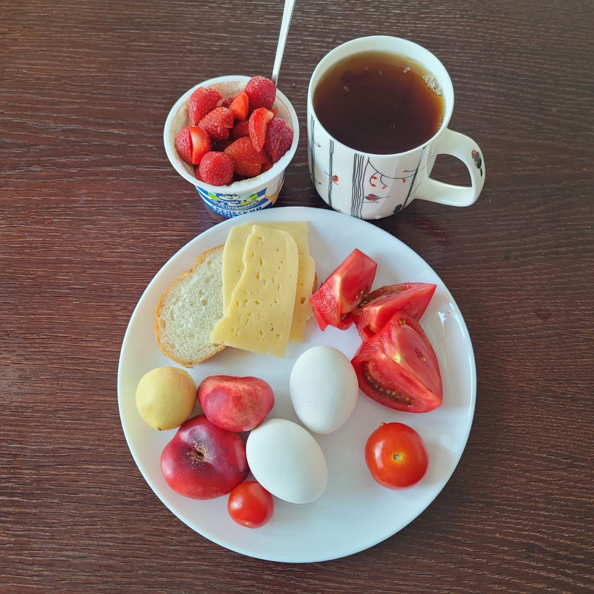 Клубника уже сильно так себе.