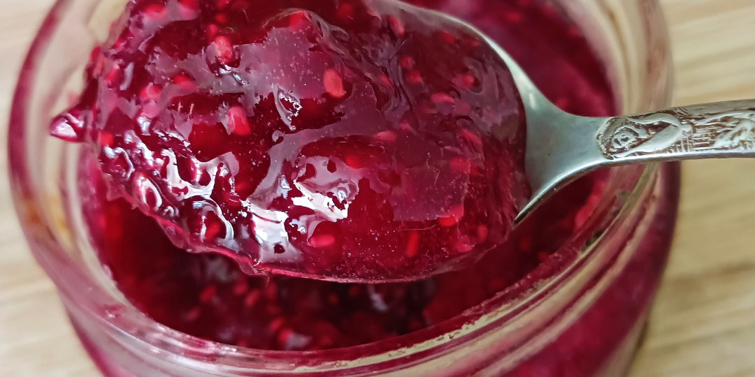 Малиновое варенье с бананом. Потрясающее сочетание ароматов и бесподобная текстура.