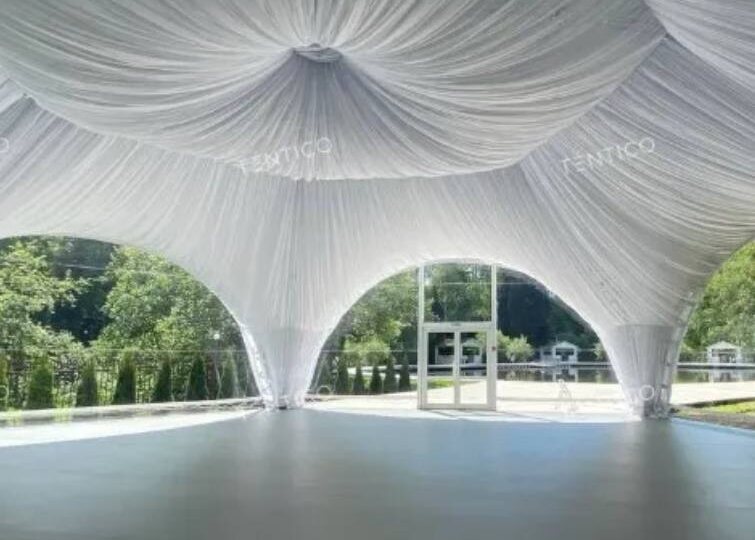 БОЛЕЕ 100 ШАТРОВ у Тульского Кремля за 2 дня установлено компанией TENTIKO.