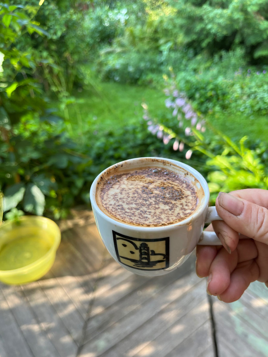 Кофе на террасе - обязательный дачный стереотип