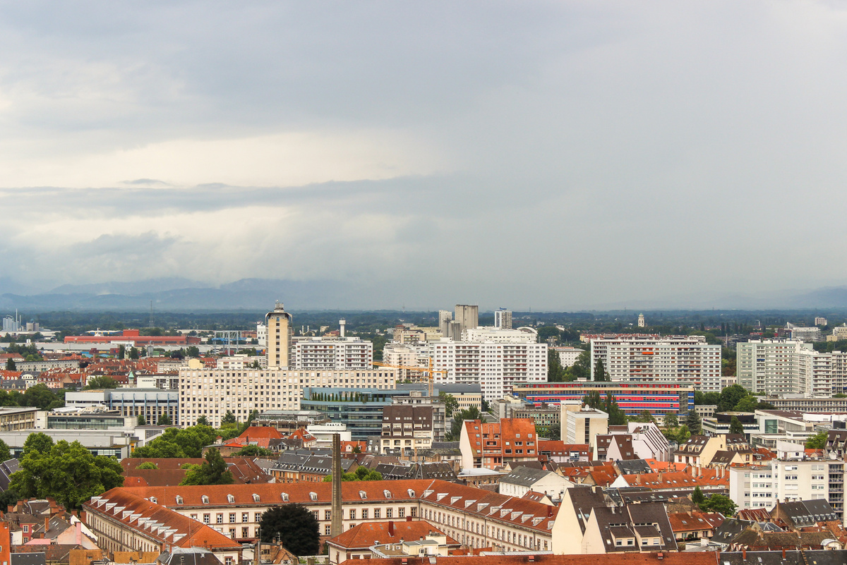 Страсбург. На заднем плане можно разглядеть новостройки