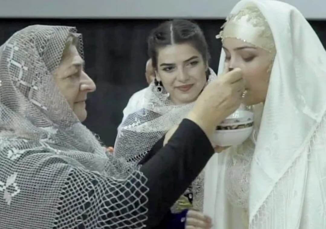 Приобщение невесты к новой семье...