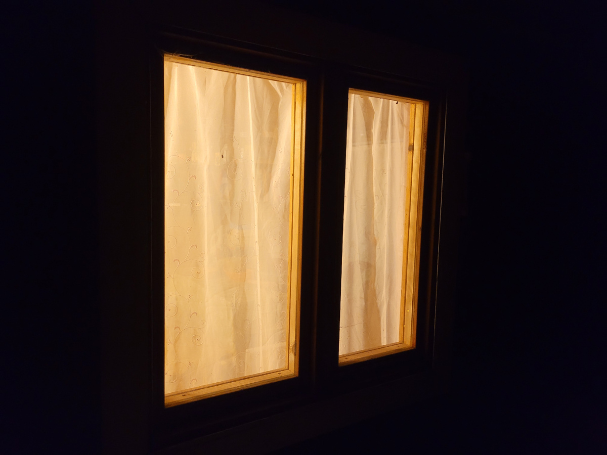 За эти окном в данный момент я творю для вас