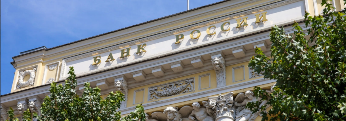 Как и ожидалось, Центробанк на заседании 25 июля 2025 года снова снизил ключевую ставку — теперь она составляет 18% годовых.
