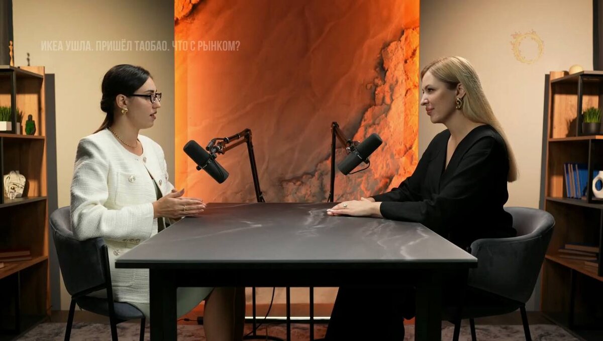 Анастасия Берн и Юлия Ганина в выпуске "Диван за миллион: за что мы платим?"
