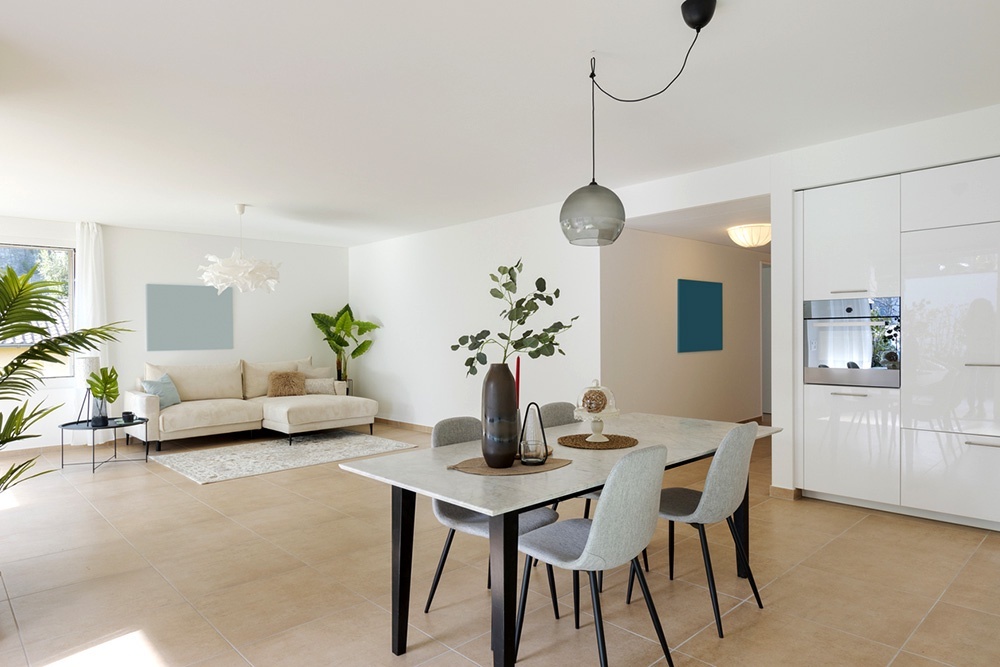    При европланировке кухня совмещается с гостиной, образуя общее пространство. Это делает жилые комнаты более функциональными. / iStock