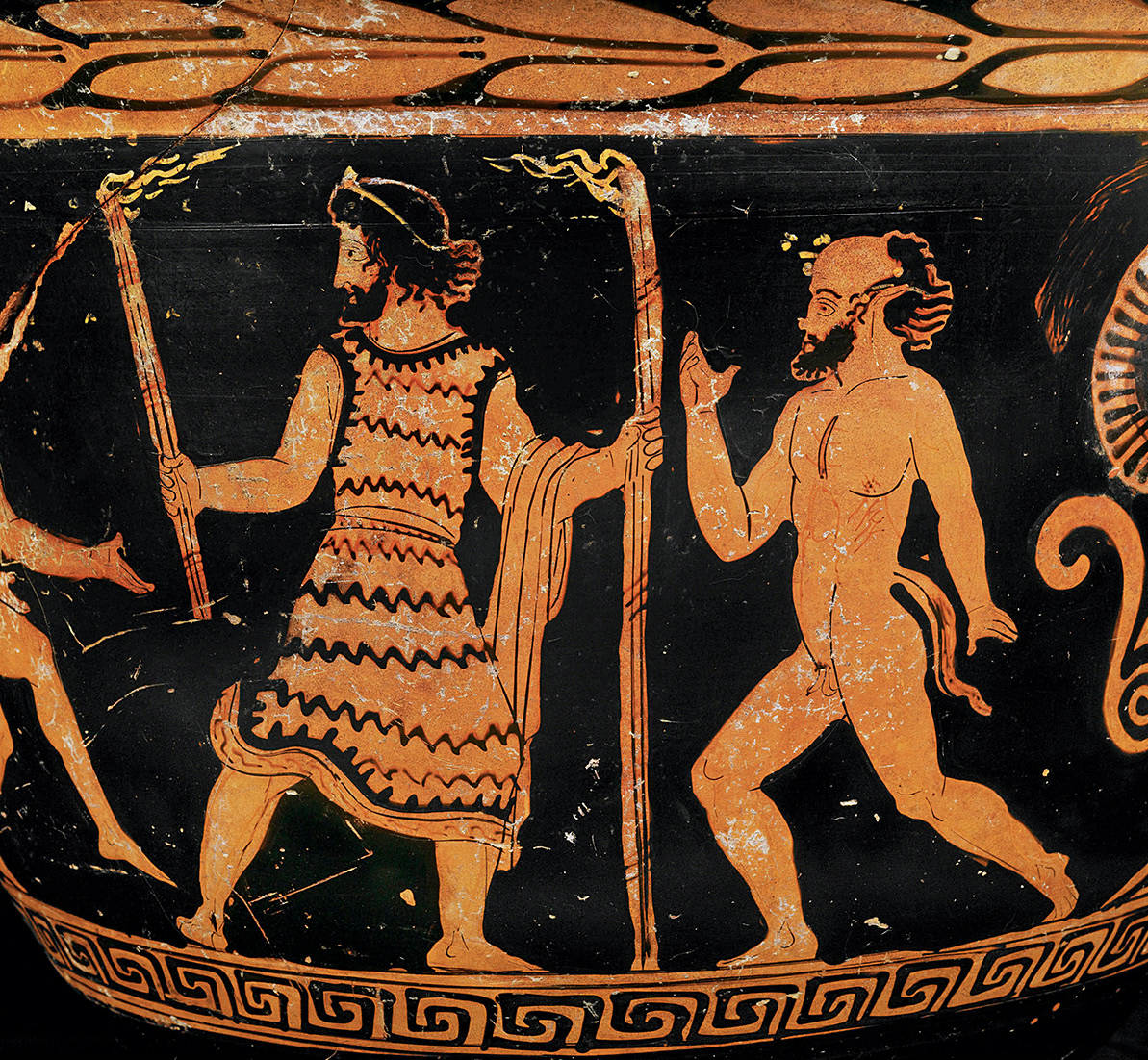 Прометей приносит огонь смертным
Этот элемент краснофигурного кратера, который находится в прекрасном состоянии, вероятно, изображает комическую сцену, особенно учитывая, что сатир справа копирует жесты Прометея.
Около 450 года до н. э. Липари, Италия, Археологический музей Эолиано.