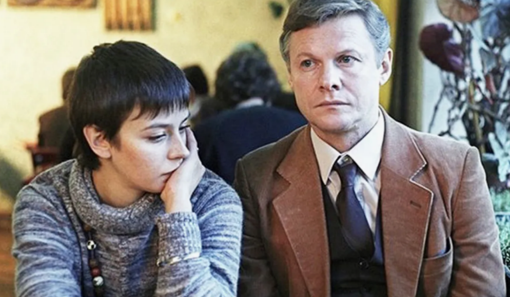 Елена Сафонова и Виталий Соломин в фильме "Зимняя вишня"
