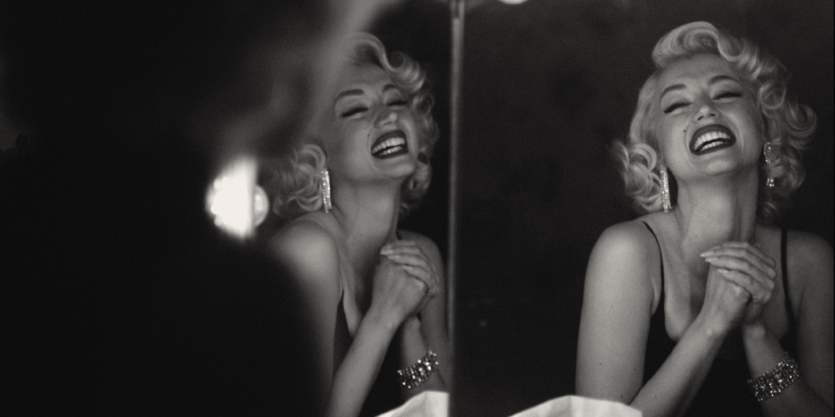 До того, как Норма стала Мэрилин, девушка зарбатывала как пинап-модель, в том числе позируя обнаженной.