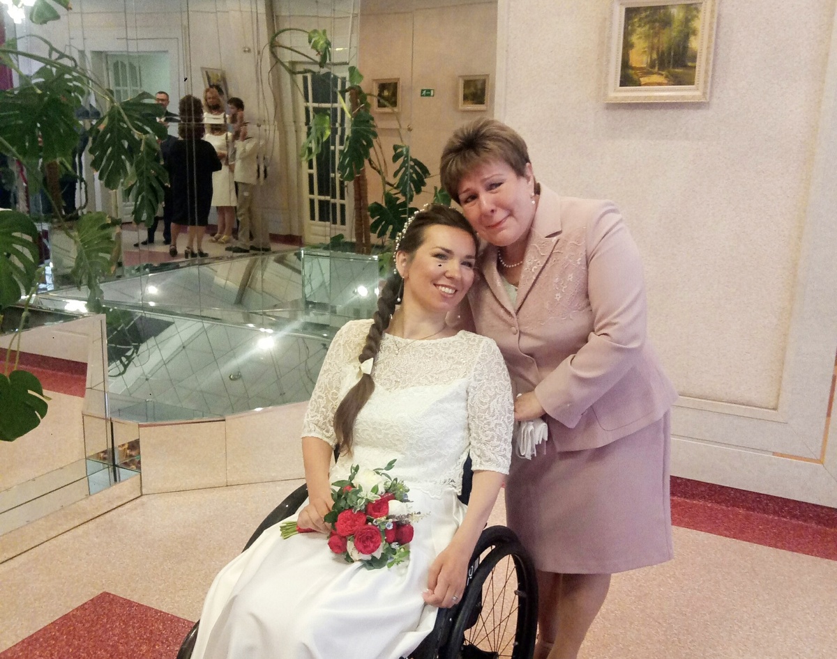 Мама растрогалась в ЗАГСе