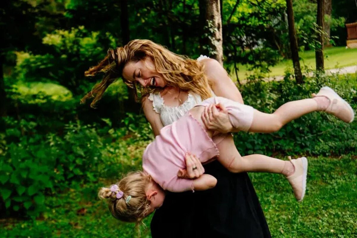    Эмбер Хёрд с дочерью Уной. Фото: Инстаграм* @amberheard