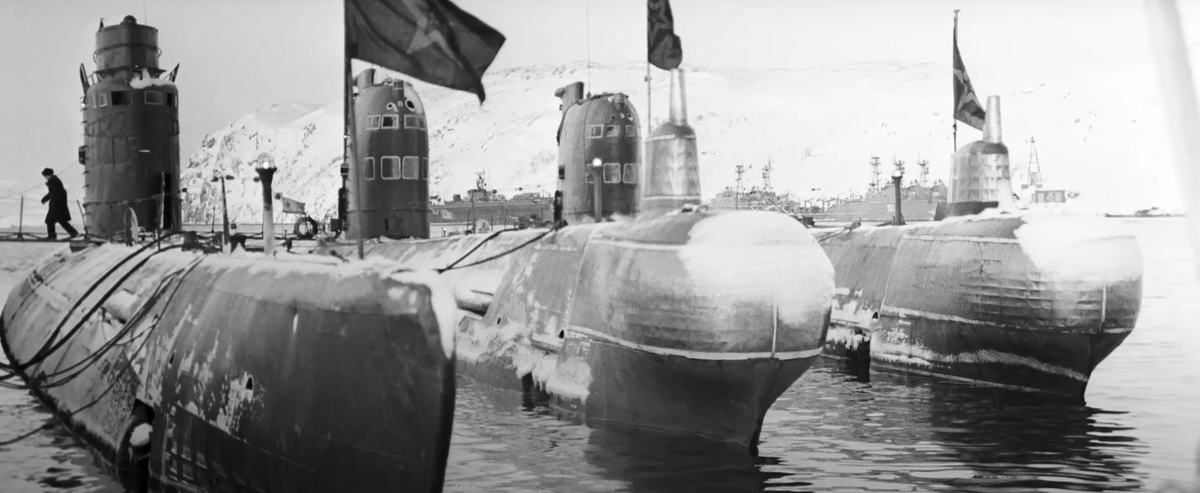 Подлодки К-431 в бухте Чажма.