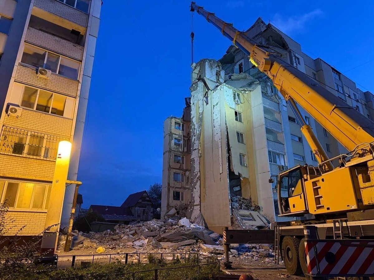  Каждые полчаса объявляется «минута тишины»: работы прерываются, чтобы услышать возможные призывы о помощи. Фото: Телеграм-канал губернатора Саратовской области Романа Бусаргина