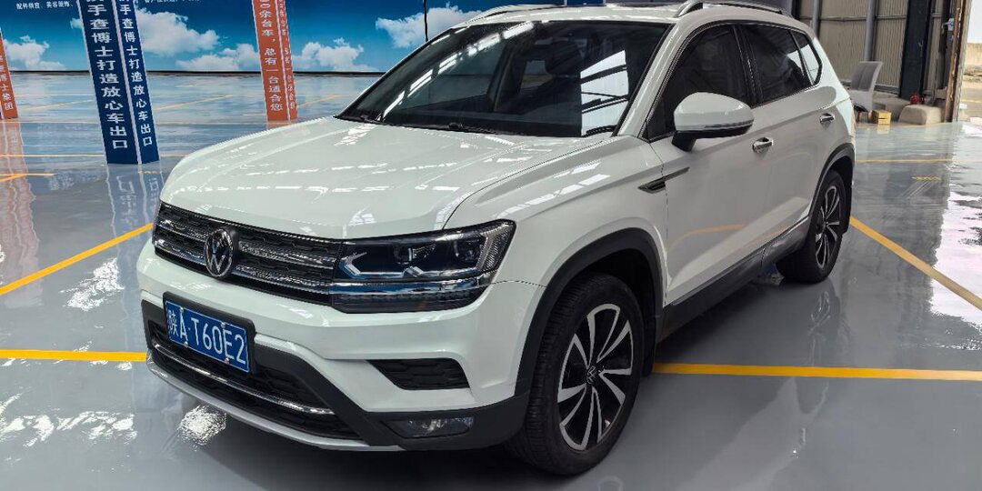 Купили Volkswagen Tharu - полный привод, левый руль, пробег 23 000 км и цена 2 325 000 рублей.