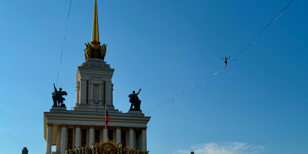 "Ой! Вань! Умру от акробатиков! Смотри, как вертится, нахал!". Прогулка по ВДНХ и Фестиваль "Трапеция"