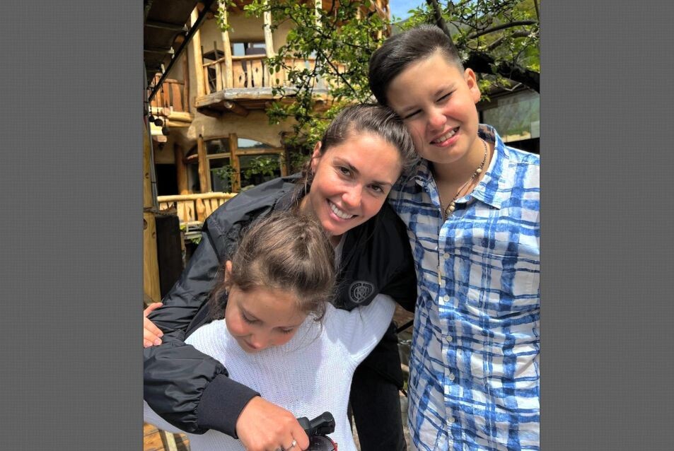 Агата - хорошая, любящая мама