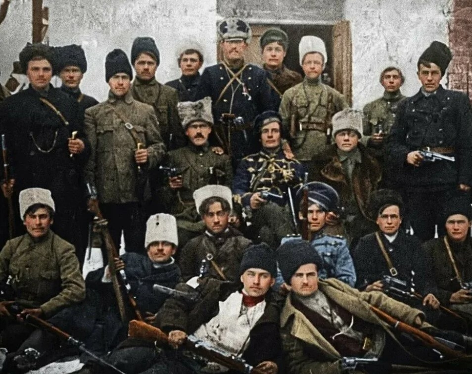 Одни только махновцы по своей численности превосходили ту же Добрармию. Это говоря о «нехватке людей» у белых. Люди были, но в других местах, причем не только у красных.