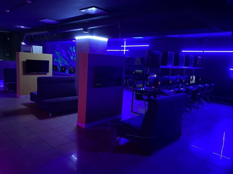    В Барнауле продают компьютерный клуб. Источник: vk.com/phoenix_cyber_arena