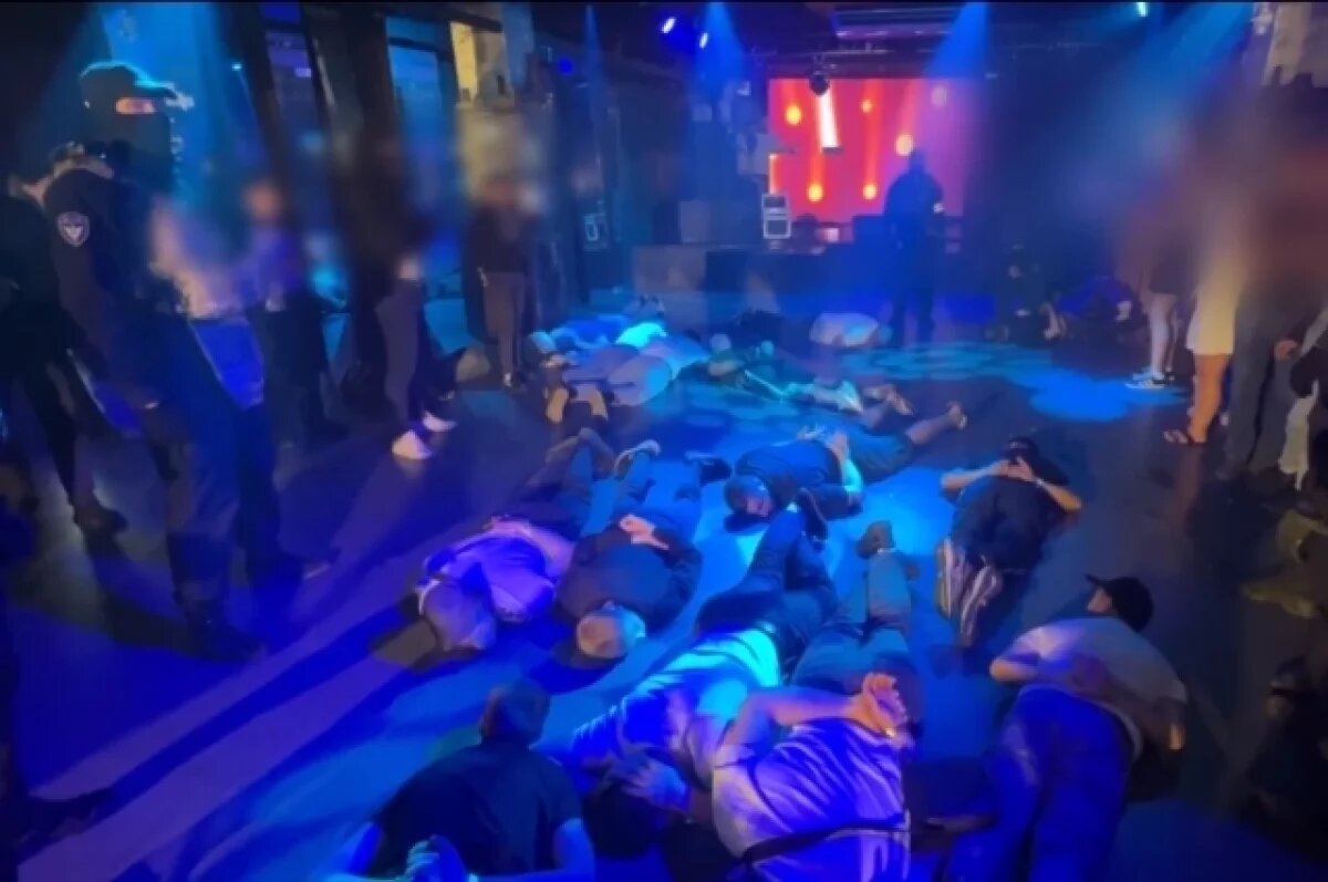    Появилось видео рейда полиции и ФСБ по ночным клубам Иркутска