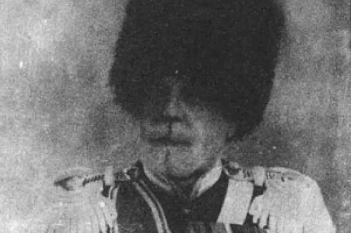    Стертый революцией.